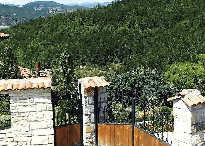 齐弗卡之屋酒店 *